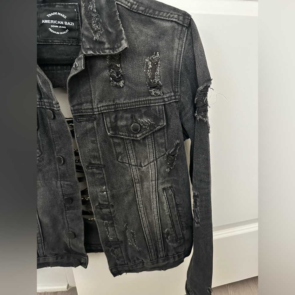 Distressed denim jacket - Picture 4 of 6